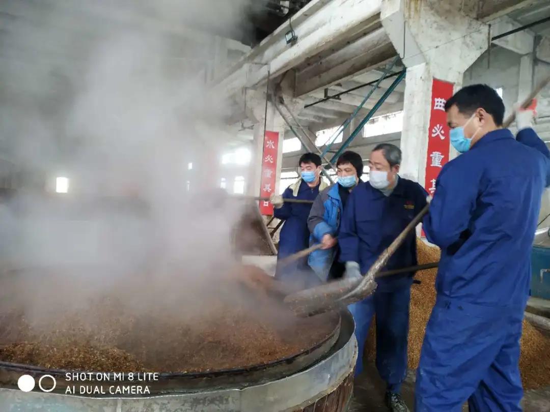 <b>嚴(yán)抓疫情防控，堅守手工釀造，心心酒業(yè)有序復(fù)工復(fù)產(chǎn)</b>
